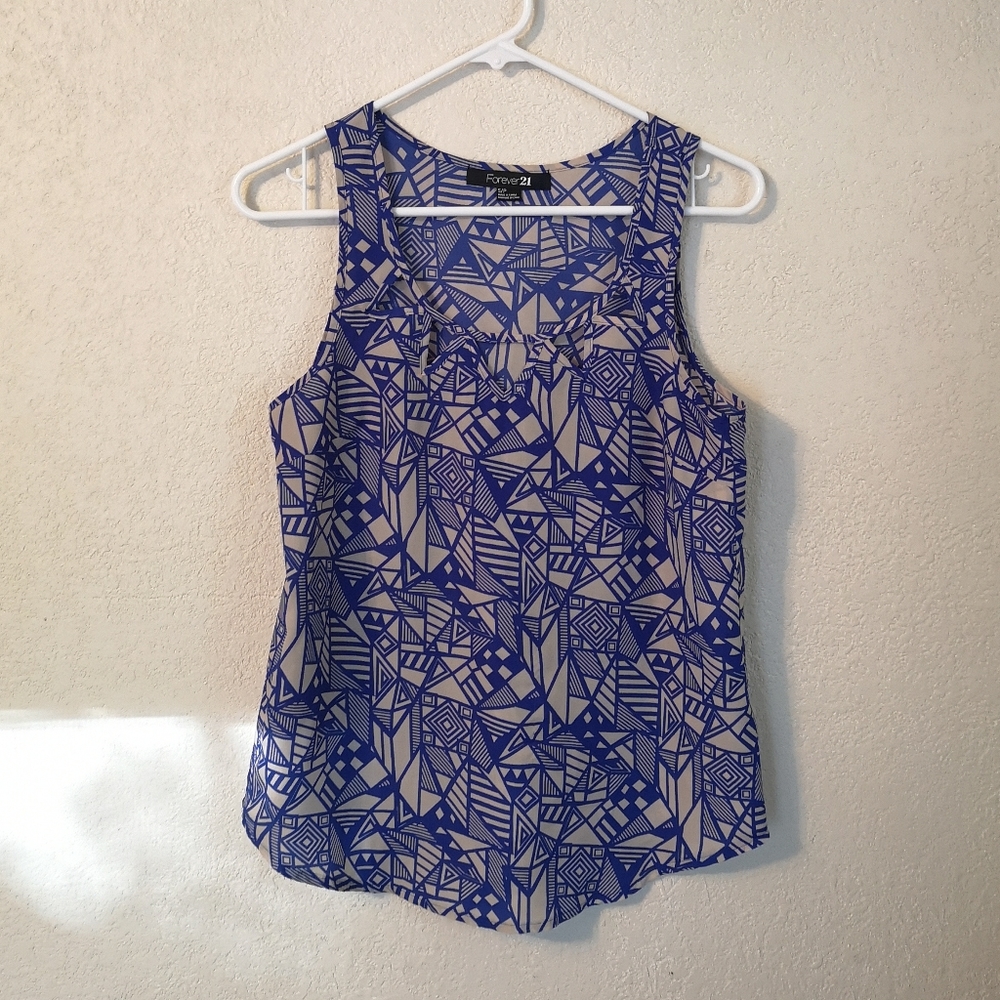 Blue and white geometric top